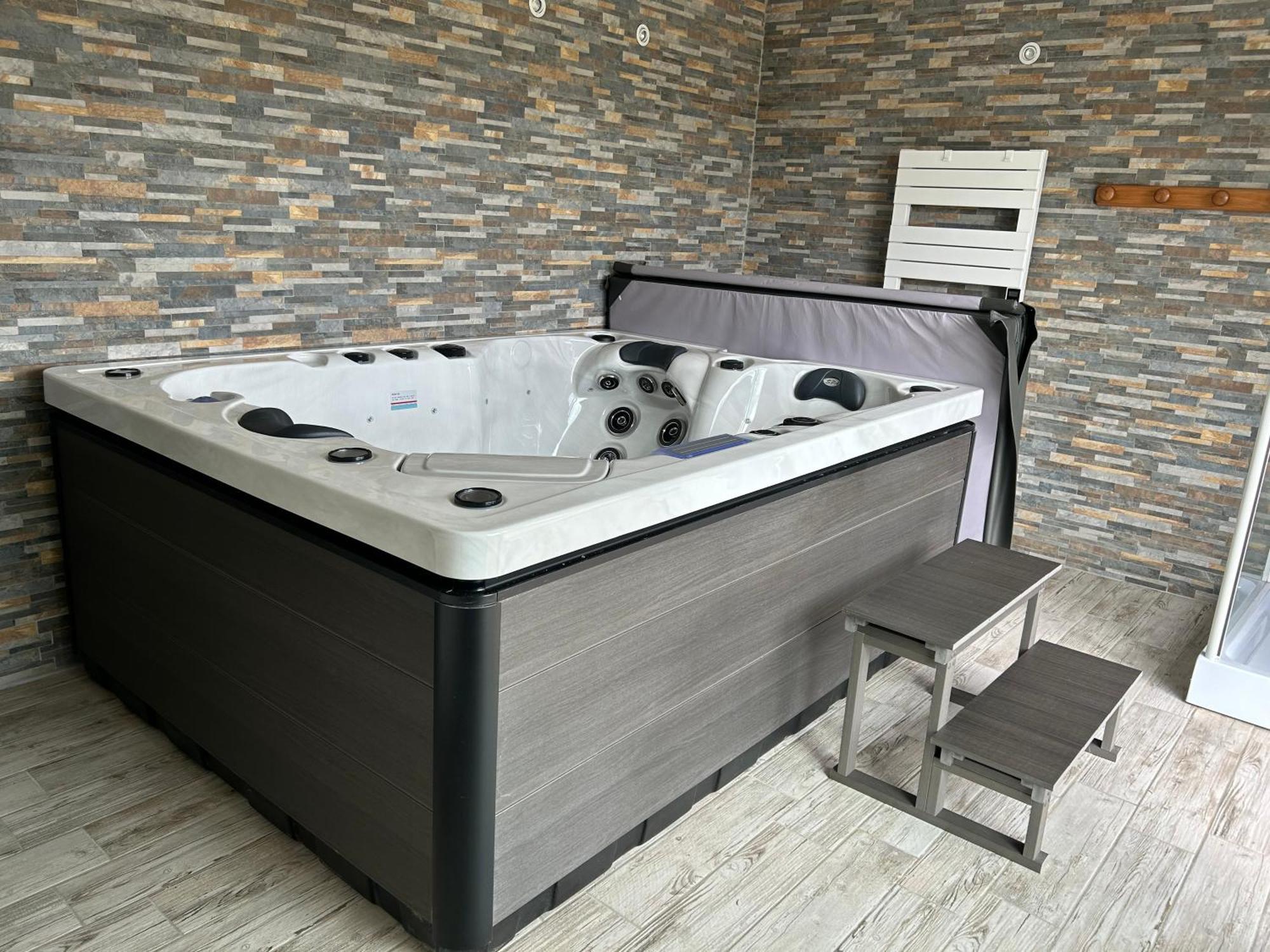 Le Domaine Du Bez Gite De Michel Piscine Sauna Hammam Spa Saint-Laurent-dʼOlt エクステリア 写真